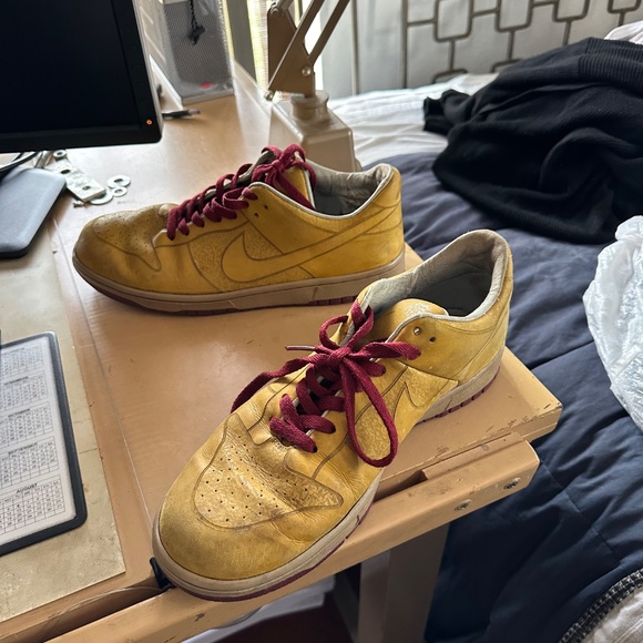 Yellow Nike sneakers - Picture 3 of 3